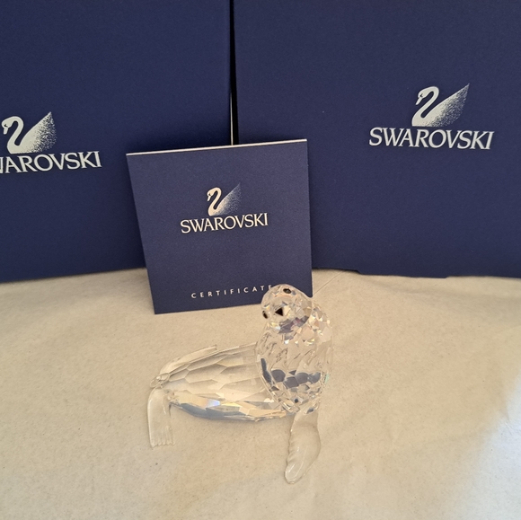 Swarovski crystal mother sea lions 7661 NR 000 007 - Picture 2 of 10